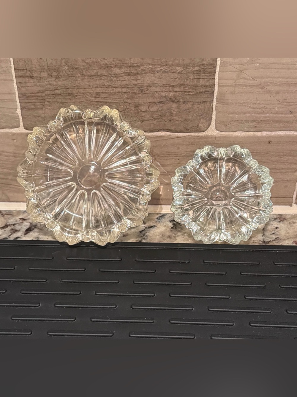 Set of 2 Vintage Clear Pressed Glass Nesting Ashtrays Trinket Bowls Starburst